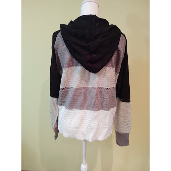 New Women's Small Gray White Black Sweater with Hood - Picture 3 of 3